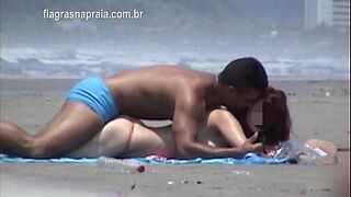 Video de mulher transando na praia com seu homem tentando não chamar a atenção