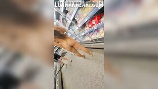 Luana Kazaki totalmente nua dentro de um supermercado